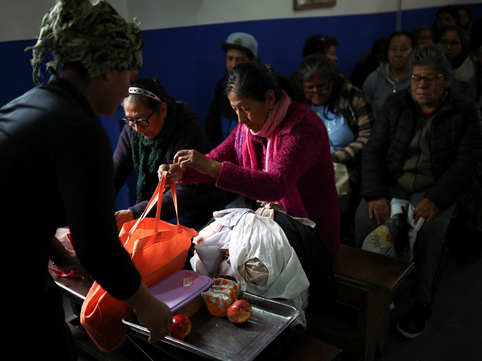 Argentina Poverty Climbs Under Milei Threatening Economic Reform Mandate