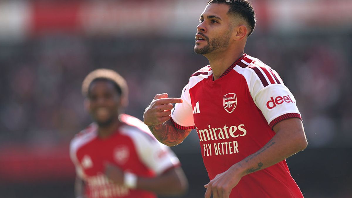 Arsenal Triumphs Over Leeds to Challenge Manchester City in Premier League Hegemony