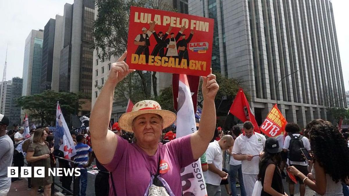 Brazil Approves Shorter Working Week Bolstering Lula Ahead of Run-Off