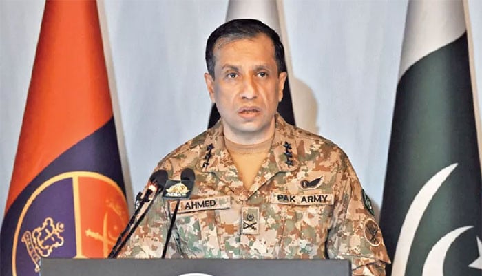 فوج کا سیاست سے کوئی تعلق نہیں، ڈی جی آئی ایس پی آر کا دوٹوک مؤقف اور معاشی استحکام پر اثرات