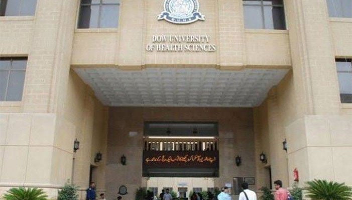 کراچی میں ڈاؤ یونیورسٹی اسپتال کے سی او او پر تشدد کا واقعہ، مقدمہ درج اور طبی حلقوں میں شدید تشویش کی لہر