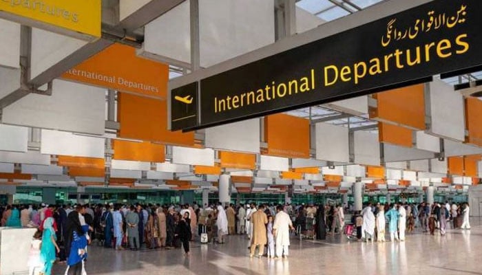 لاہور ایئرپورٹ پر سیکیورٹی کی سنگین خامی: جعلی ٹکٹ پر بین الاقوامی لاؤنج میں داخل ہونے والا شخص گرفتار