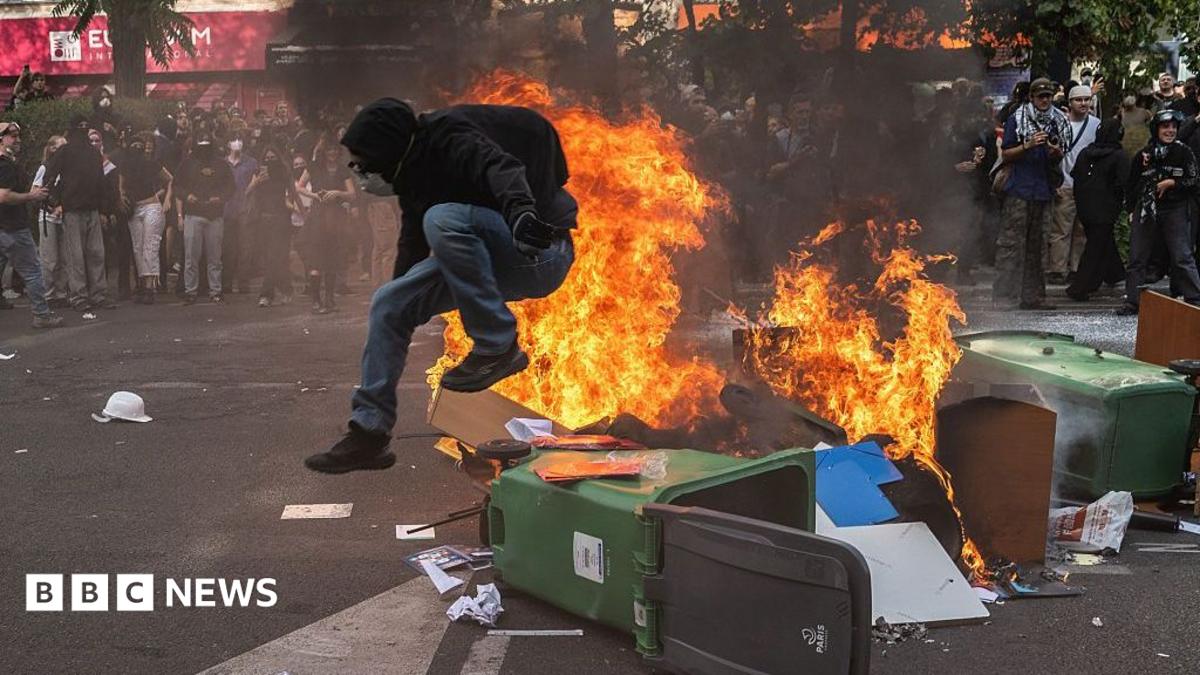 France Student Protests Expose Deep Political Polarization and Economic Vulnerability