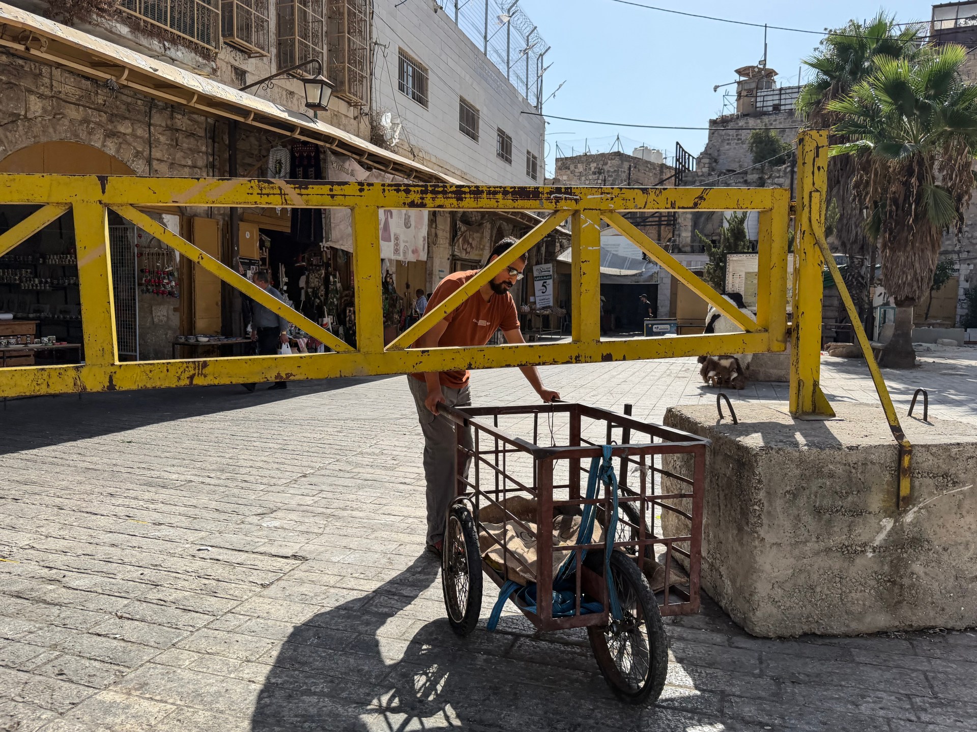 Hebron's Lockdown Accelerates Economic Stagnation and Humanitarian Crisis