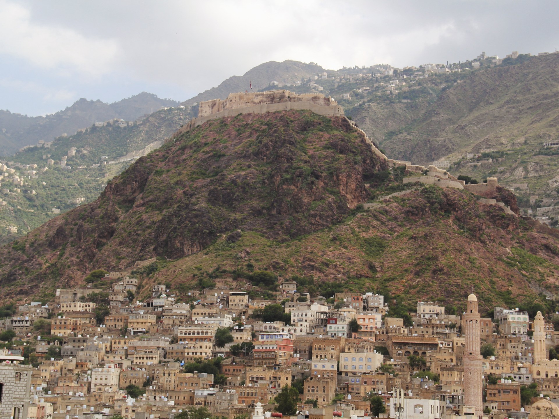 Houthi Missile Strike Targets Aden Presidential Palace Amid Regional Escalation