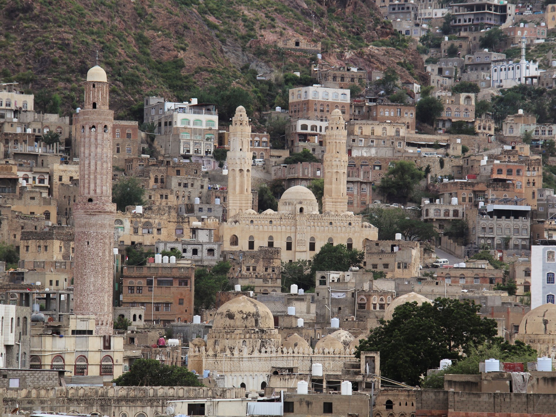 Houthi Missile Strikes Threaten Yemen Red Sea Frontlines and Shipping Lanes