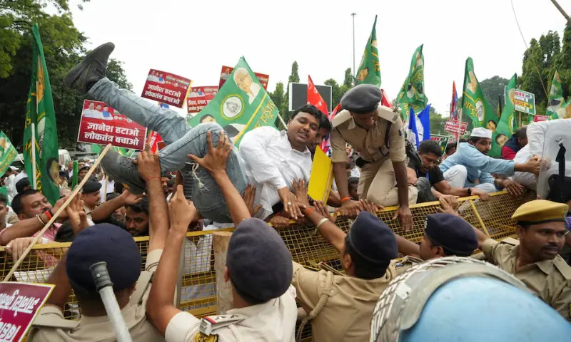 Indian Opposition Escalates Protests Over Electoral Controversy and Poll Chief Resignation