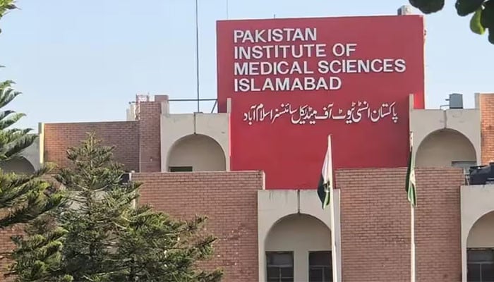 اسلام آباد کے پمز اسپتال میں انتظامی غفلت: گٹر بند ہونے سے بدبو آپریشن تھیٹر تک پہنچ گئی