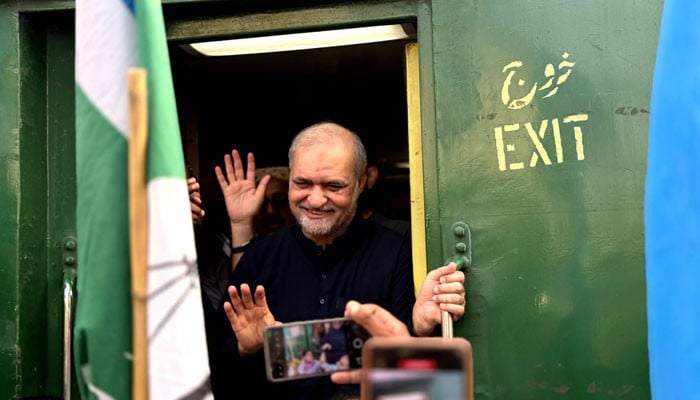 جماعت اسلامی کا سپر ٹرین لانگ مارچ ملتان روانہ، ملکی سیاسی و معاشی صورتحال پر گہرے اثرات متوقع