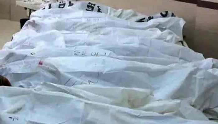 کراچی کے علاقے احسن آباد میں دلخراش واقعہ: بند فلیٹ سے میاں بیوی اور تین بچوں کی لاشیں برآمد
