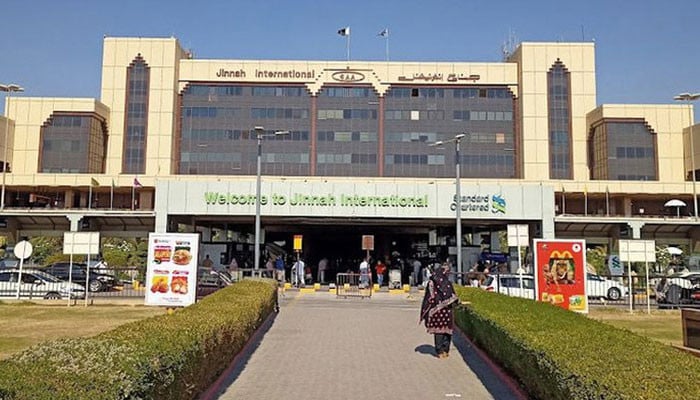 کراچی ایئرپورٹ پر غیر ملکی کرنسی کی اسمگلنگ کی کوشش ناکام، کروڑوں روپے مالیت کا زر مبادلہ ضبط