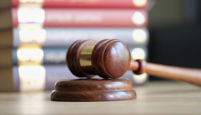 کراچی میں سنگین جرم کا فیصلہ: عدالت نے مجرم کو دس سال قید کی سزا سنا دی