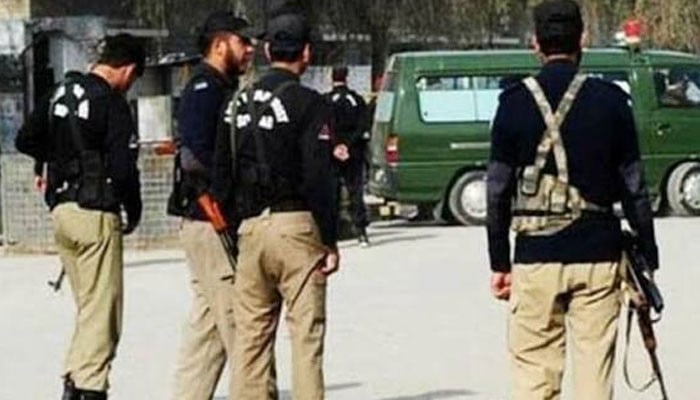 کرک میں دہشت گردوں کی فائرنگ سے ایس ایچ او سمیت دو پولیس اہلکار شہید، سکیورٹی فورسز کا سرچ آپریشن شروع