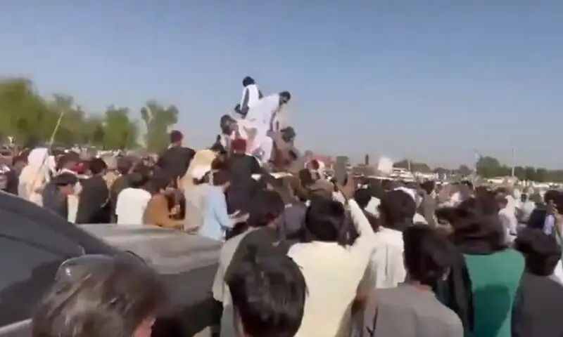 Khyber Pakhtunkhwa Chief Minister Leads PTI March Toward Islamabad Amid High Security