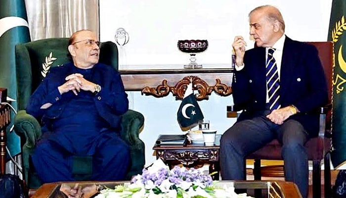 خیبر پختونخوا میں سیاسی بحران: گورنر راج یا ایمرجنسی کے نفاذ پر اعلیٰ سطح اجلاس کل طلب