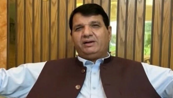 خیبر پختونخوا میں بحرانی صورتحال کے پیش نظر غیر معمولی اقدامات کا جواز: وفاقی وزیر امیر مقام کا بیان اور معاشی مضمرات