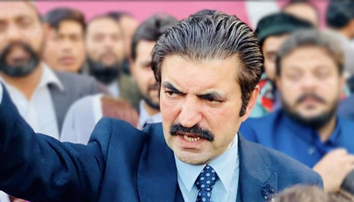 خیبر پختونخوا میں سیاسی کشیدگی اور عوامی لاتعلقی: شیر افضل مروت کا بیان اور معاشی صورتحال پر اثرات