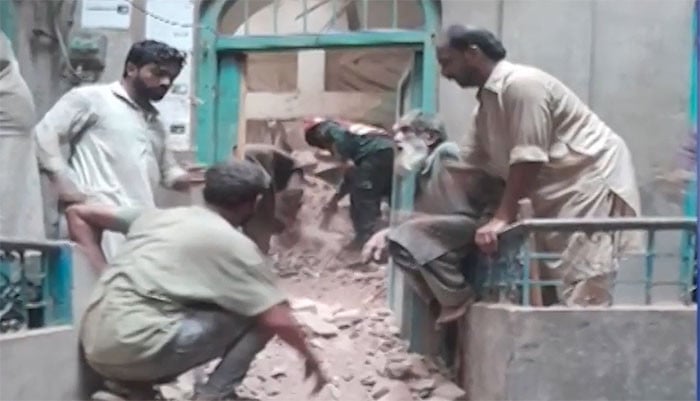 لاہور میں مکان کی چھت گرنے کا دلخراش واقعہ: خستہ حال عمارتیں اور شہری معیشت کا بحران