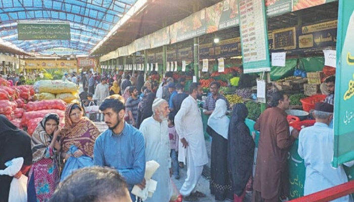 لاہور میں سرکاری نرخوں پر سبزیوں اور پھلوں کی فراہمی کا دعویٰ دھرے کا دھرا رہ گیا، شہری شدید مشکلات کا شکار