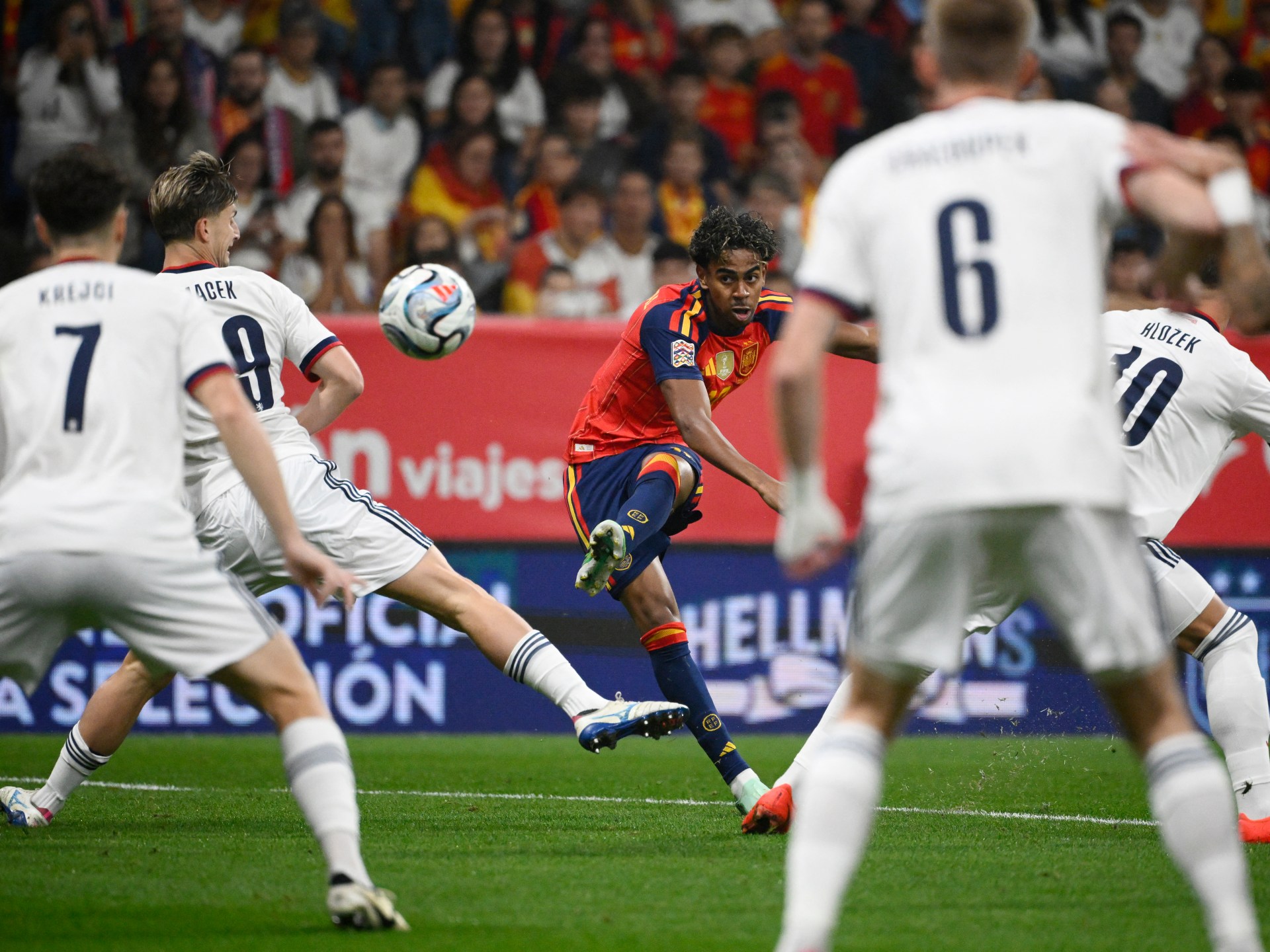 Lamine Yamal Makes History as Spain Defeats Czechia 3-1