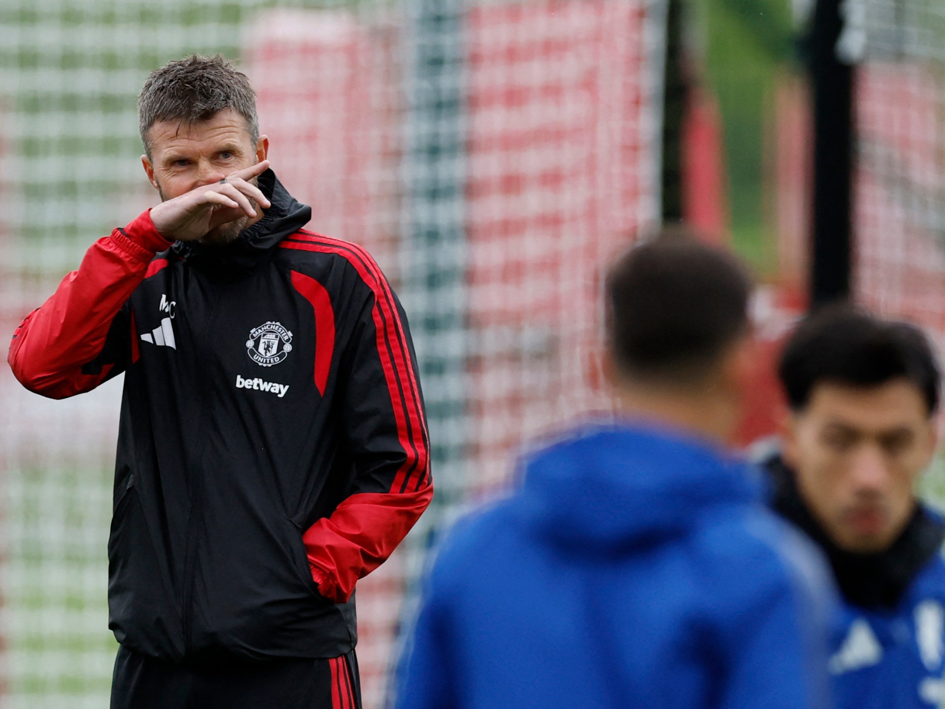 Manchester United Navigates Internal Friction Ahead of High-Stakes English Derby