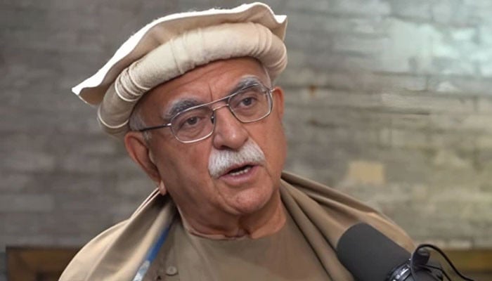 محمود خان اچکزئی کا وزیراعظم کے خط کا جواب دینے کا فیصلہ، سیاسی و معاشی حلقوں میں چہ مہ گوئیاں تیز