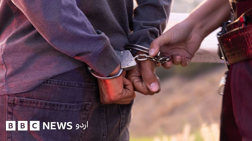 وزارت خارجہ میں جعلی تصدیقی اسٹیکرز کا اسکینڈل: ایف آئی اے کے چھاپے، 16 افراد گرفتار اور چھ اہلکاروں کی تلاش