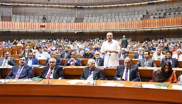 فارم 47 پر قسم کا چیلنج: وفاقی وزیر داخلہ محسن نقوی کا محمود خان اچکزئی کو جوابی وار، سیاسی کشیدگی میں اضافہ