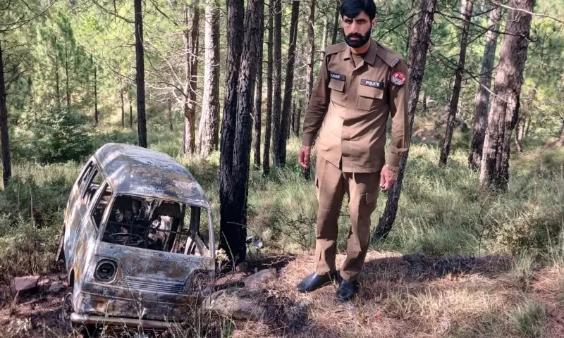 Murree School Van Fire Injures Eleven Children Amid Safety Concerns