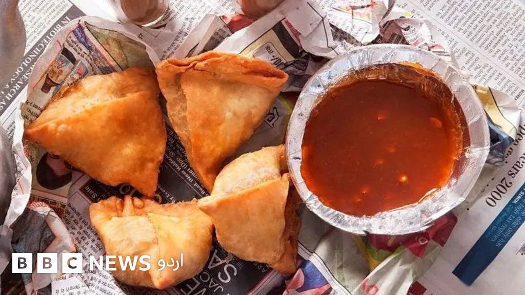 اخبار کے کاغذ میں لپٹے سموسے اور پکوڑے کھانا صحت کے لیے سنگین خطرہ