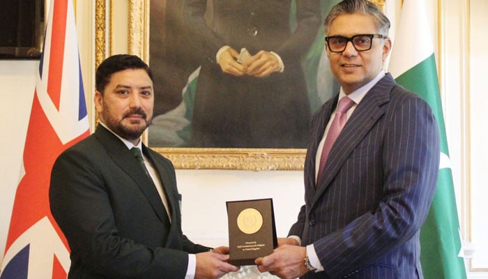 ایکسرسائز کیمبرین پیٹرول میں پاک فوج کی نمایاں کامیابی، چاندی کا تمغہ حاصل کر لیا