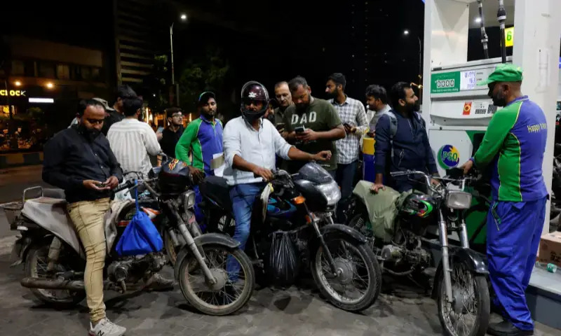 Pakistan Cuts Fuel Prices Amid Global Energy Stabilization