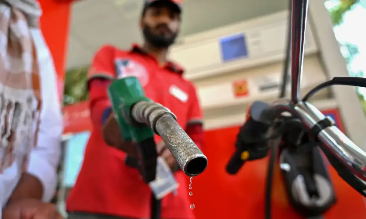 Pakistan Cuts Fuel Prices as Global Markets Ease