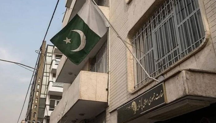 ایرانی شہر قم میں پاکستانی سفارت خانے کا ایک روزہ قونصلر کیمپ کے انعقاد کا فیصلہ
