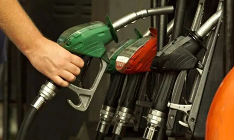 Pakistan Lowers Petrol by Rs2.71 as Diesel Remains Virtually Unchanged