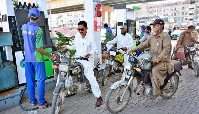 Pakistan Scraps Five-Litre Petrol Limit Under Targeted PM Relief Initiative