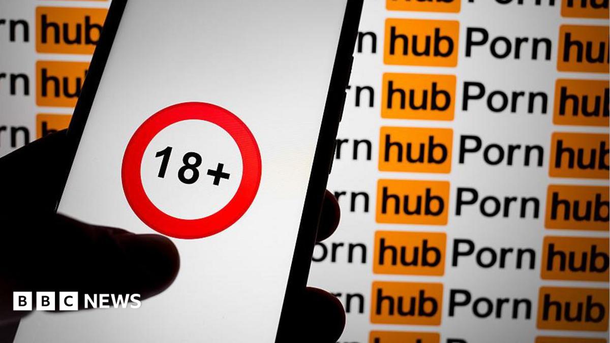 Pornhub Restores Australian Access Exclusively via Apple Ecosystem