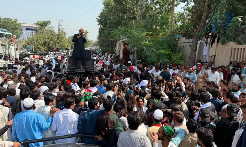 PTI Convoy Departs DI Khan Amid Heightened Political Tensions
