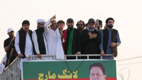 لکی مروت سے کرک تک پی ٹی آئی کا لانگ مارچ: بند کمروں کے فیصلوں کو مسترد کرتے ہیں، سہیل آفریدی