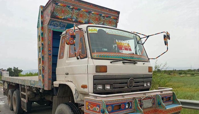 سرگودھا میں ٹریلر کا خوفناک حادثہ: تین افراد کی ہلاکت نے ٹرانسپورٹ سکیورٹی اور معاشی نقصانات پر سوالات کھڑے کر دیے