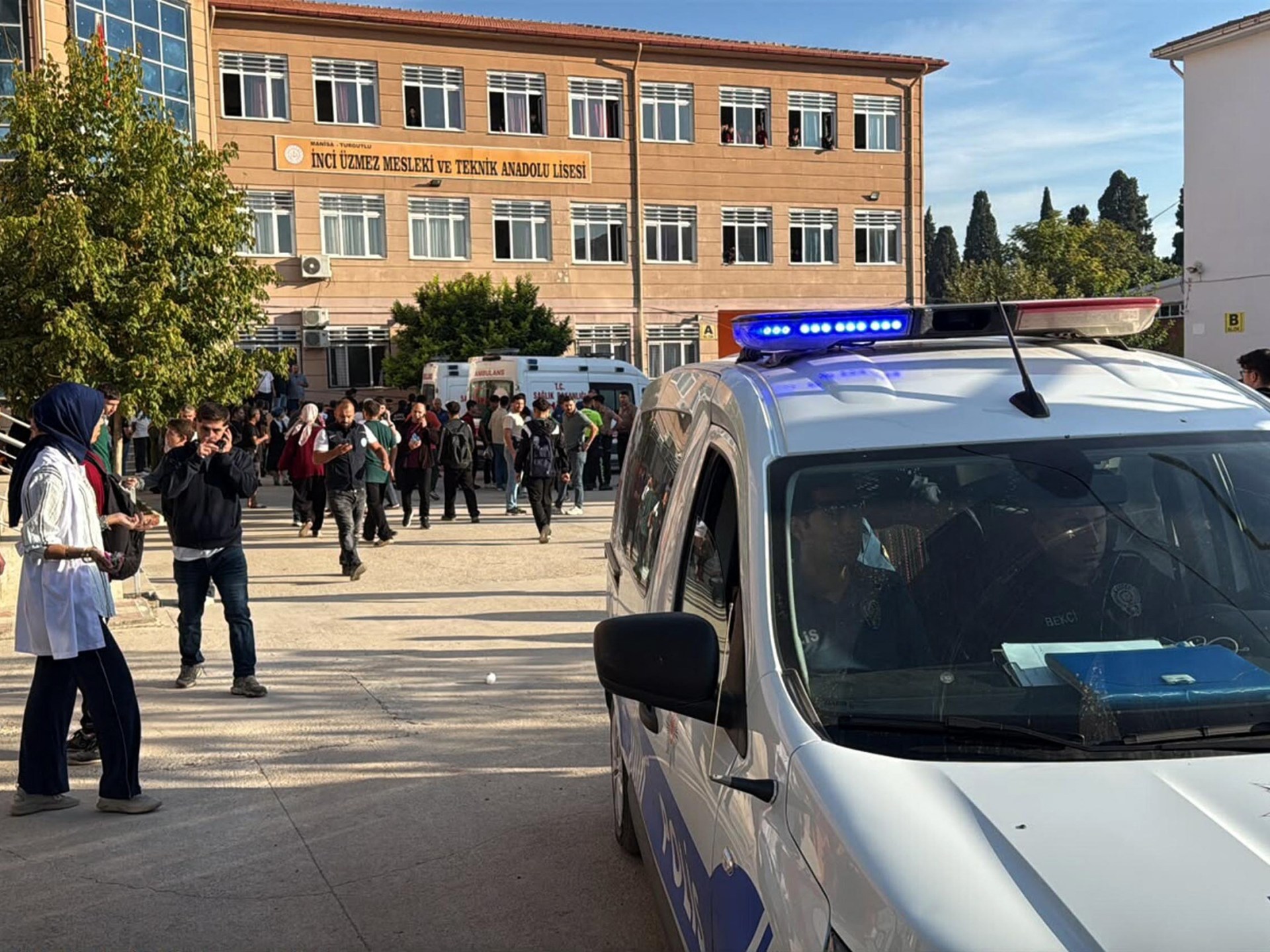 Security Crackdown in Western Turkiye Following School Perimeter Shooting