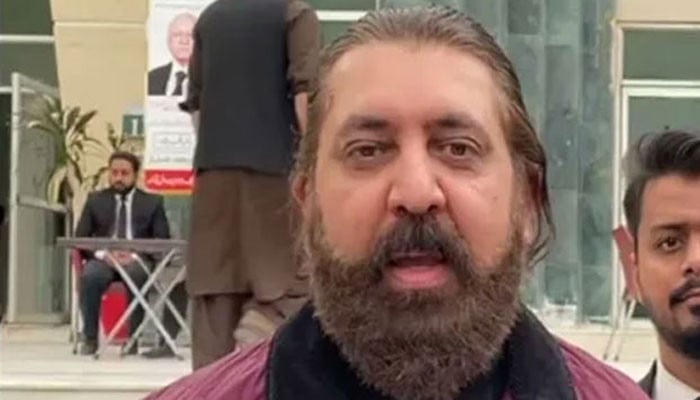 مینڈیٹ چوروں کو جوابدہ نہیں ہیں، شیخ وقاص اکرم کا دوٹوک مؤقف اور سیاسی و معاشی چیلنجز