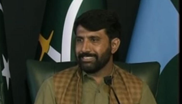 بھارتی میڈیا کا پروپیگنڈا بے نقاب: ایس ایس جی حوالدار محمد آصف کا زندہ سلامت ہونے کا انکشاف