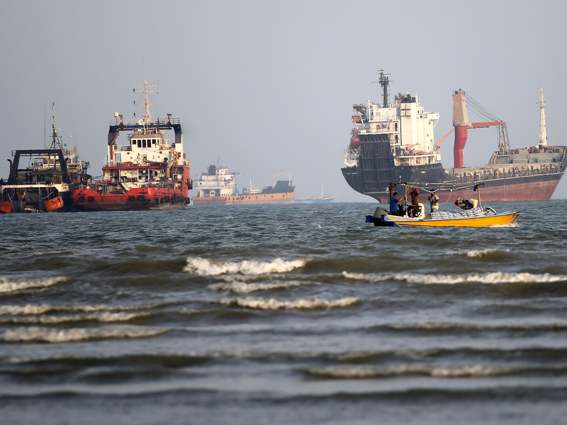 Strait of Hormuz Oil Flows Recover Despite Persistent Geopolitical Risk