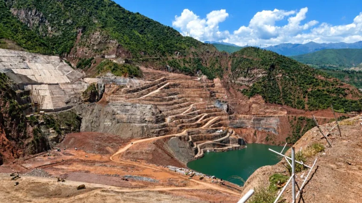 Tajikistan Faces Debt Trap Amid Fragile Economic Boom