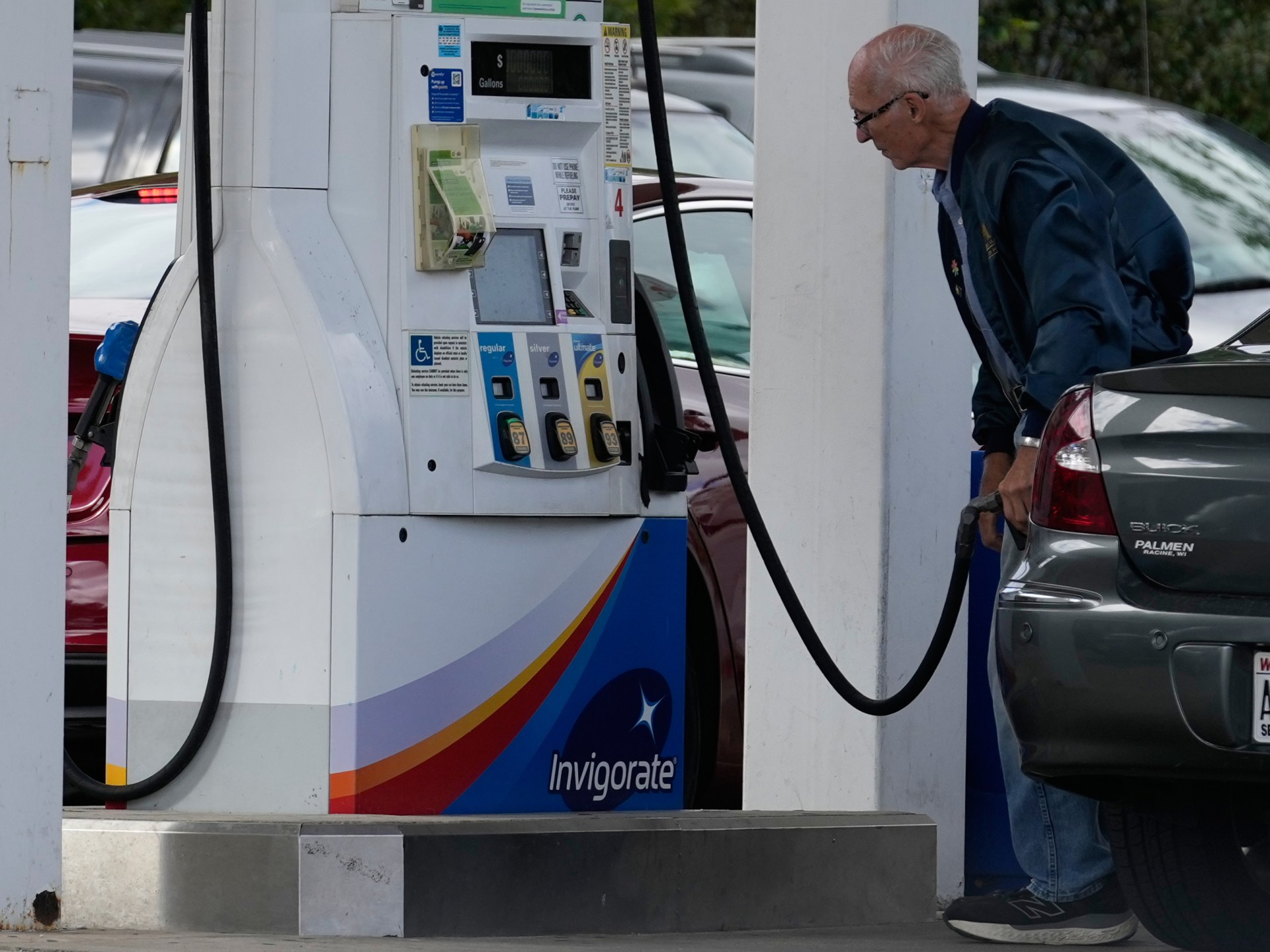 Trump Overhauls US Auto Policy to Dismantle Biden EV Mandates