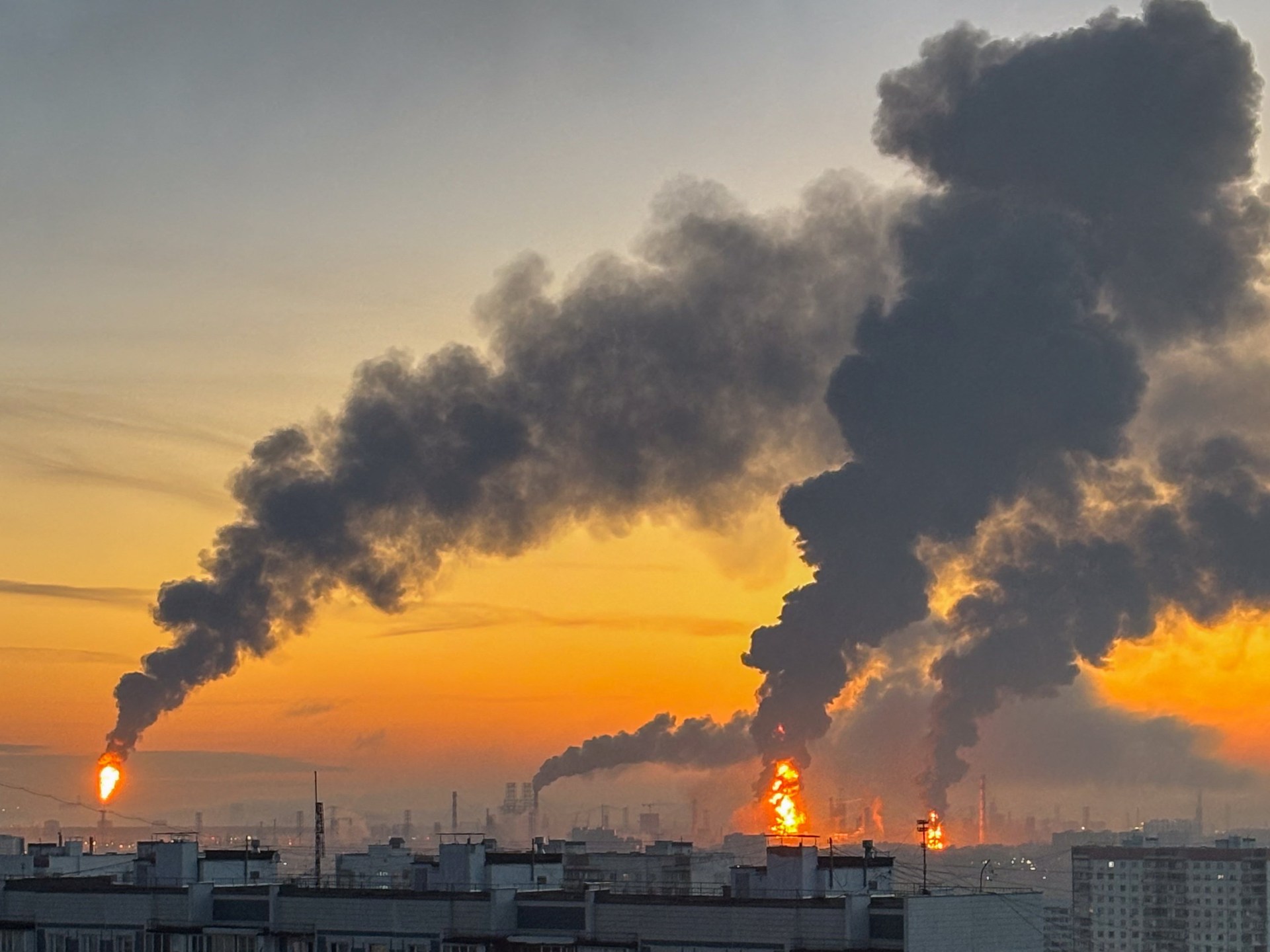 Ukraine Resumes Drone Strikes on Russian Oil Refineries as Energy Truce Collapses