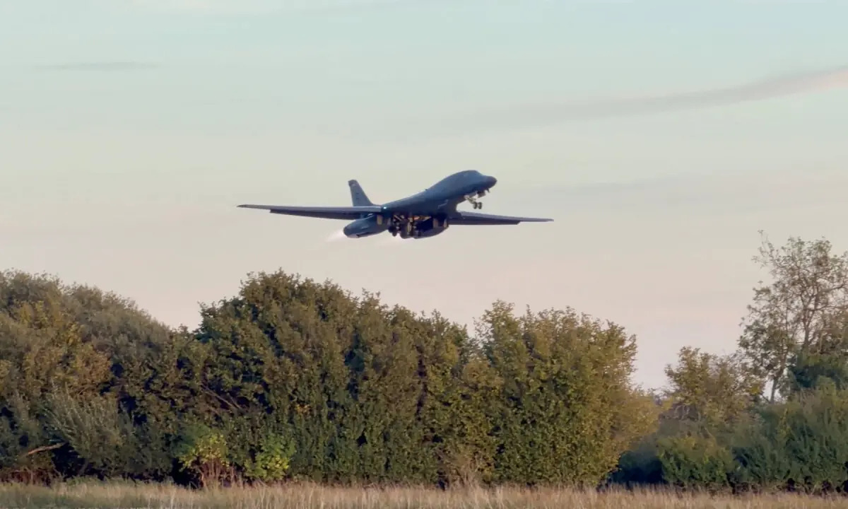 US Bomber Withdrawal from UK Base Triggers Global Market and Security Anxiety
