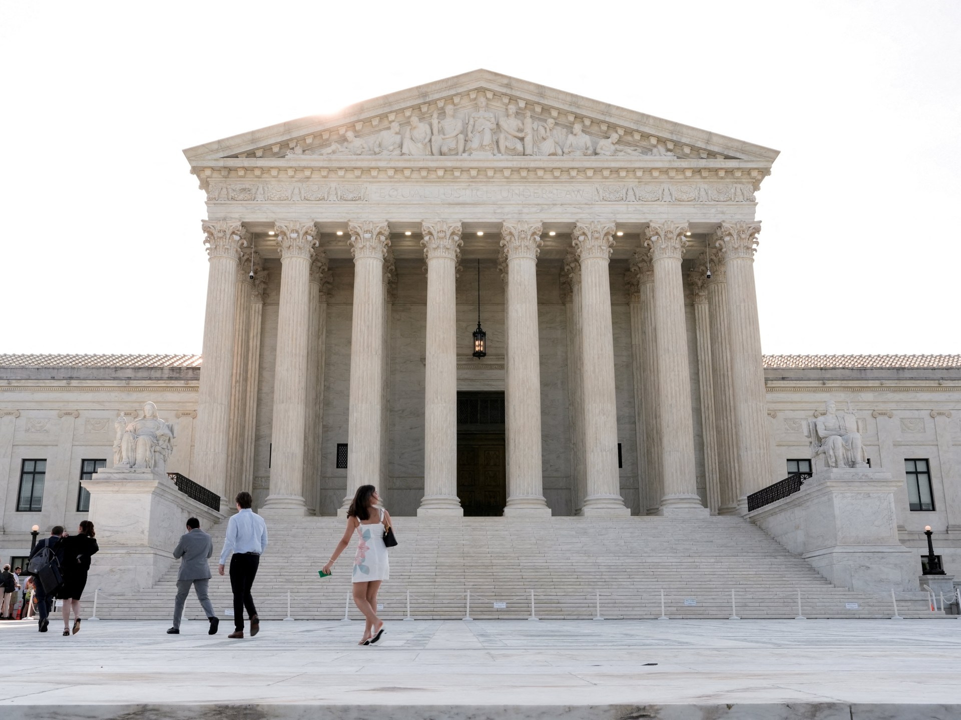 US Supreme Court Weighs Trump Immigration Crackdown as Markets Brace for Labor Shocks