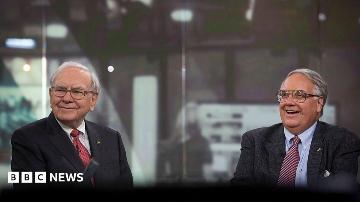 Warren Buffett Steps Down After Six Decades Reshaping Global Commerce